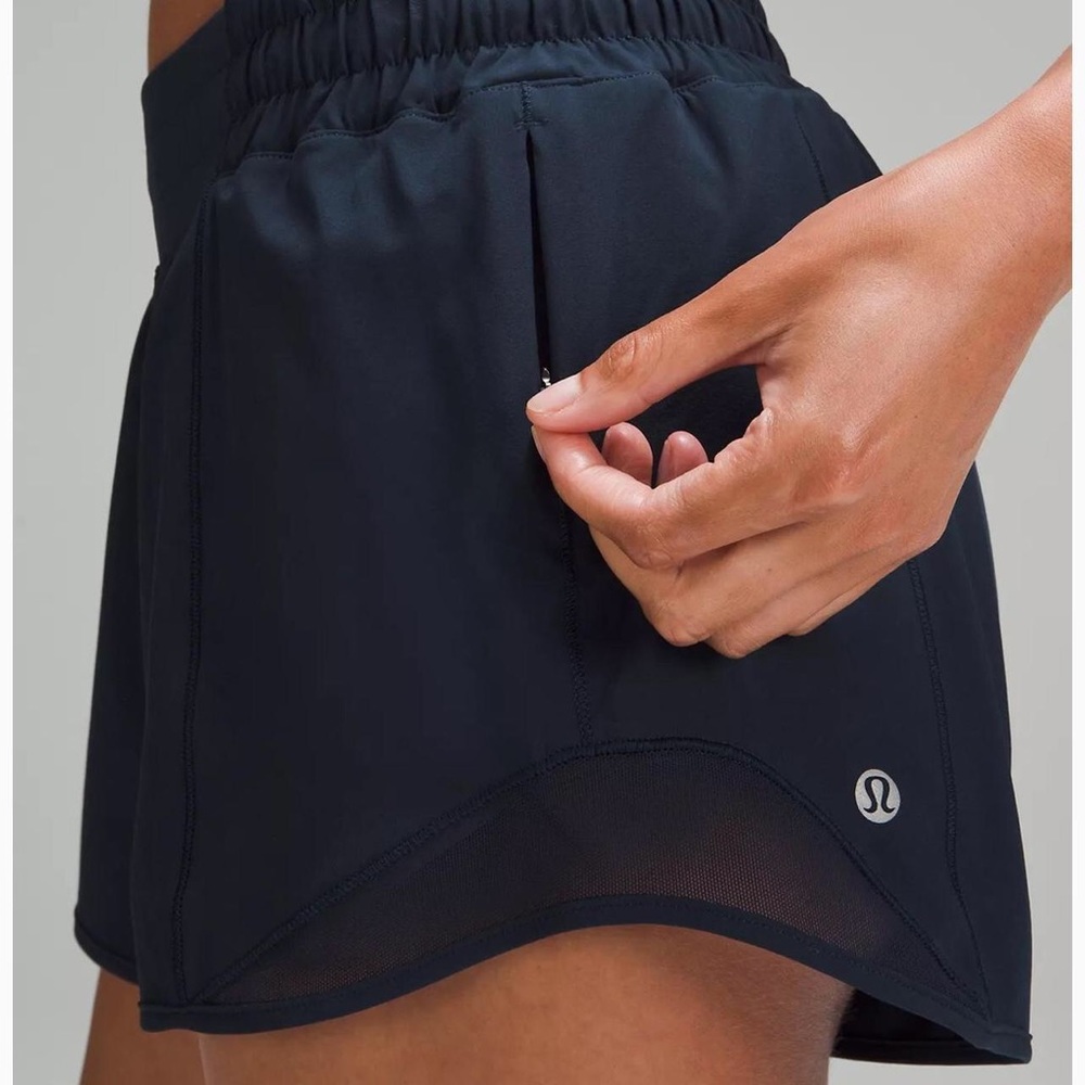 Black LULULEMON HOTTY Hot Shorts SZ 4